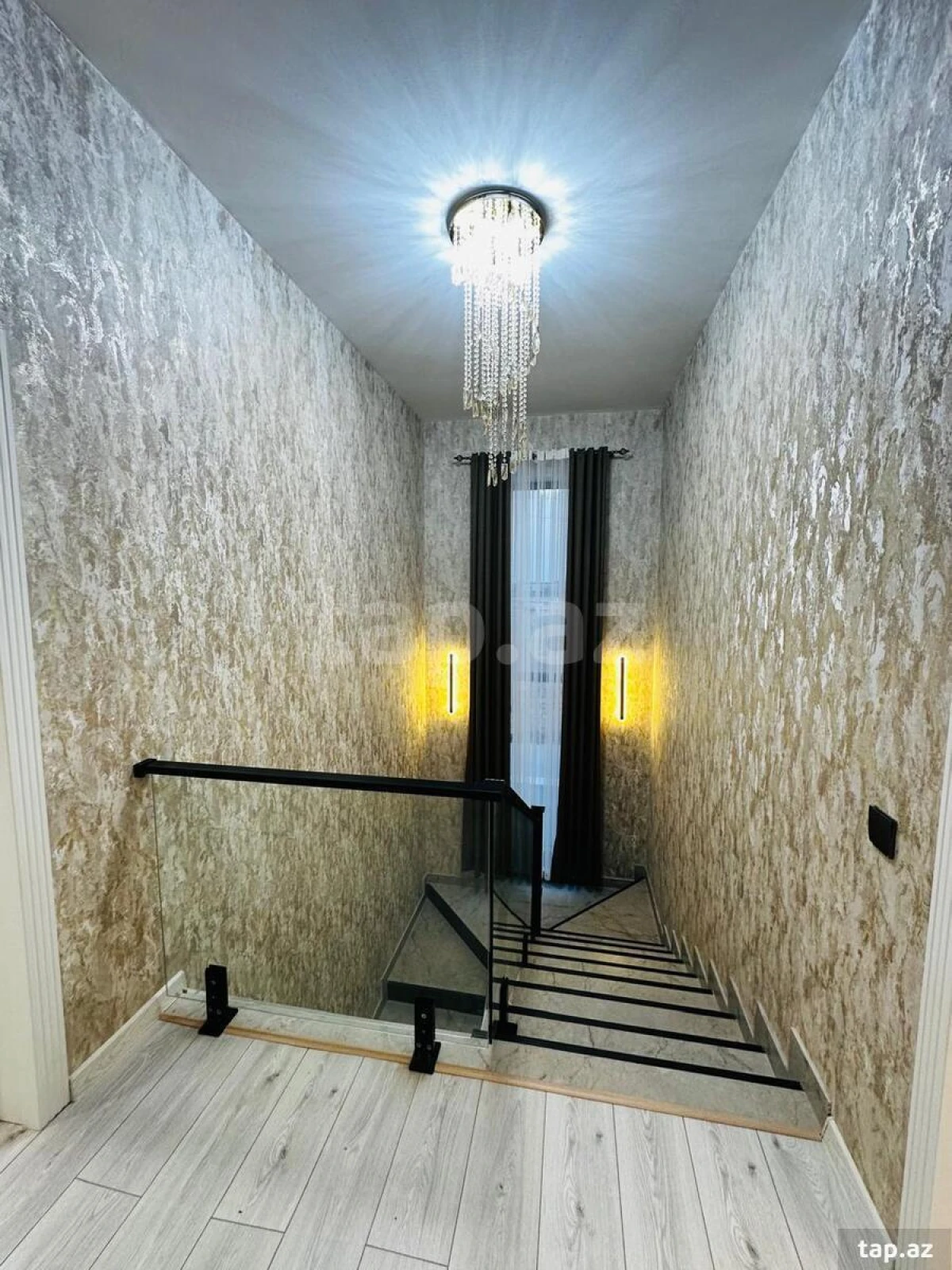 Satılır 6 otaqlı həyət evi