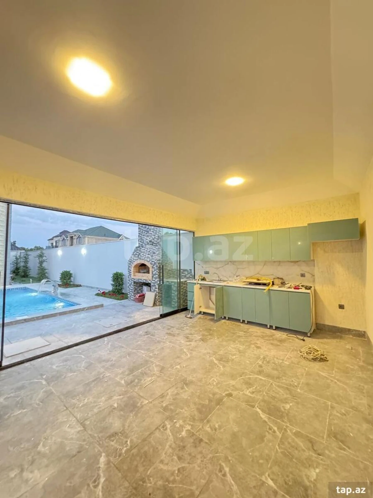 Satılır 6 otaqlı həyət evi