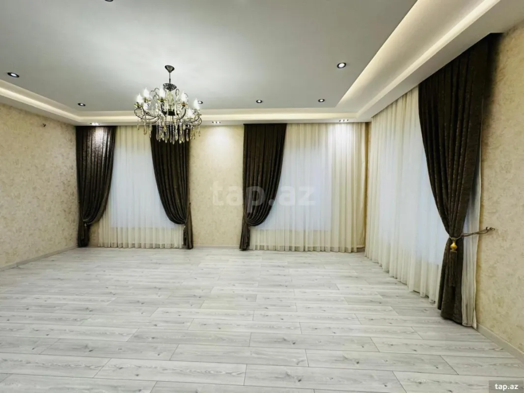 Satılır 6 otaqlı həyət evi