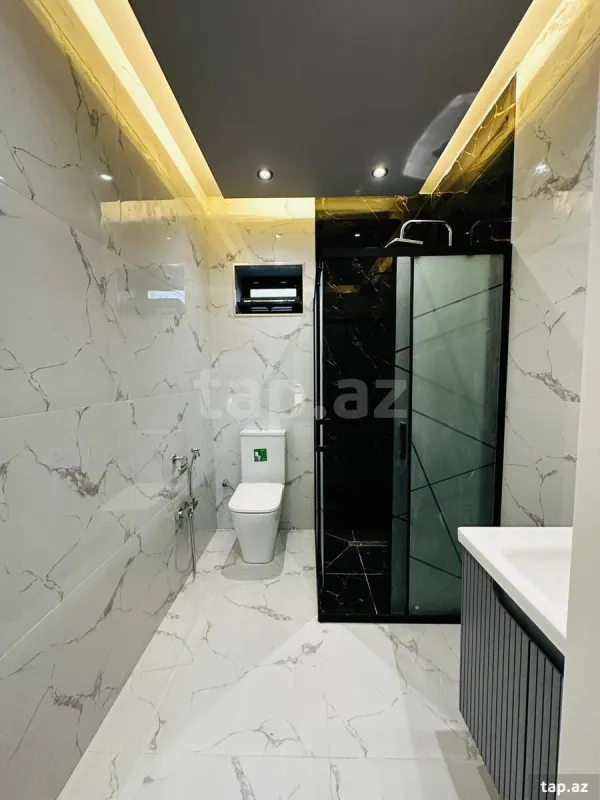 Satılır 6 otaqlı həyət evi