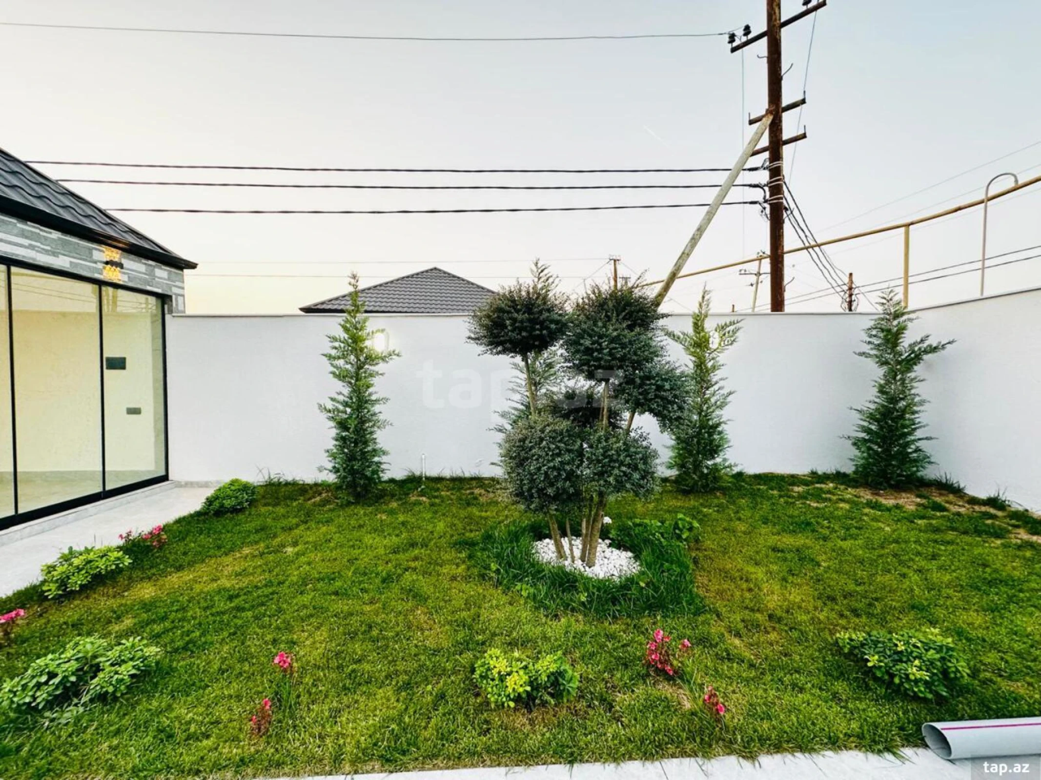 Satılır 6 otaqlı həyət evi