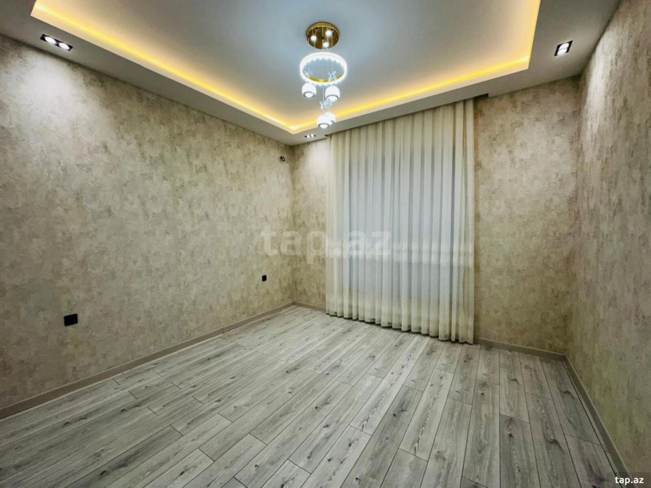 Satılır 6 otaqlı həyət evi