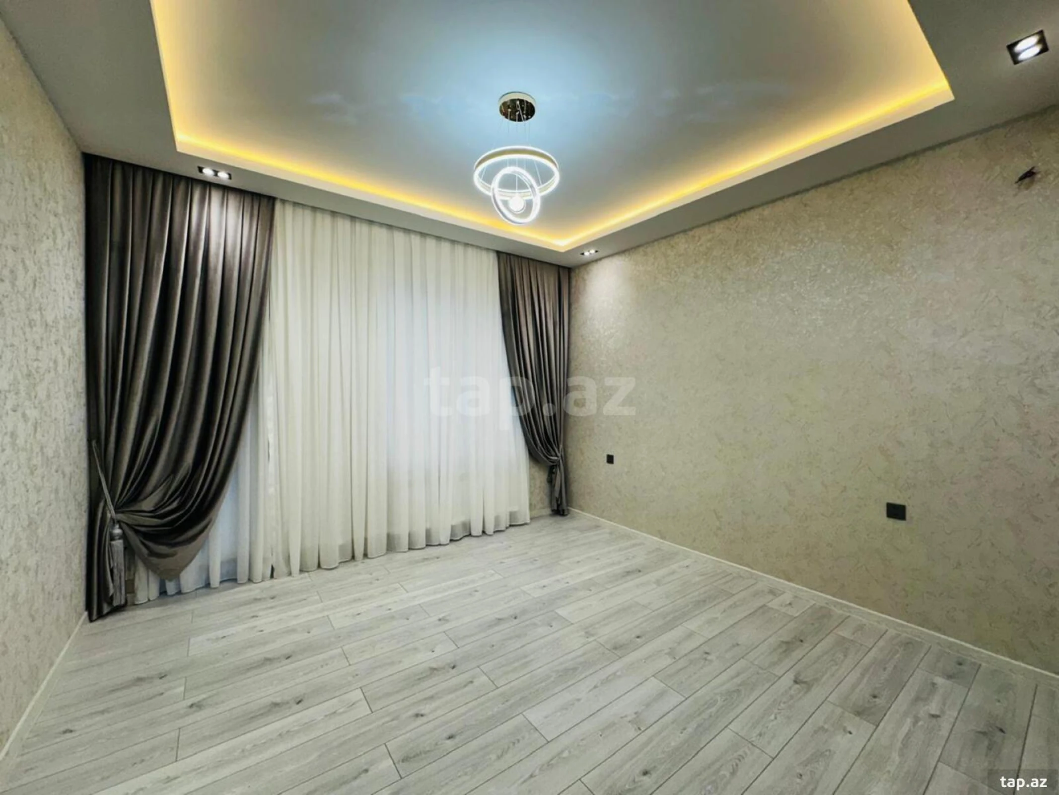 Satılır 6 otaqlı həyət evi