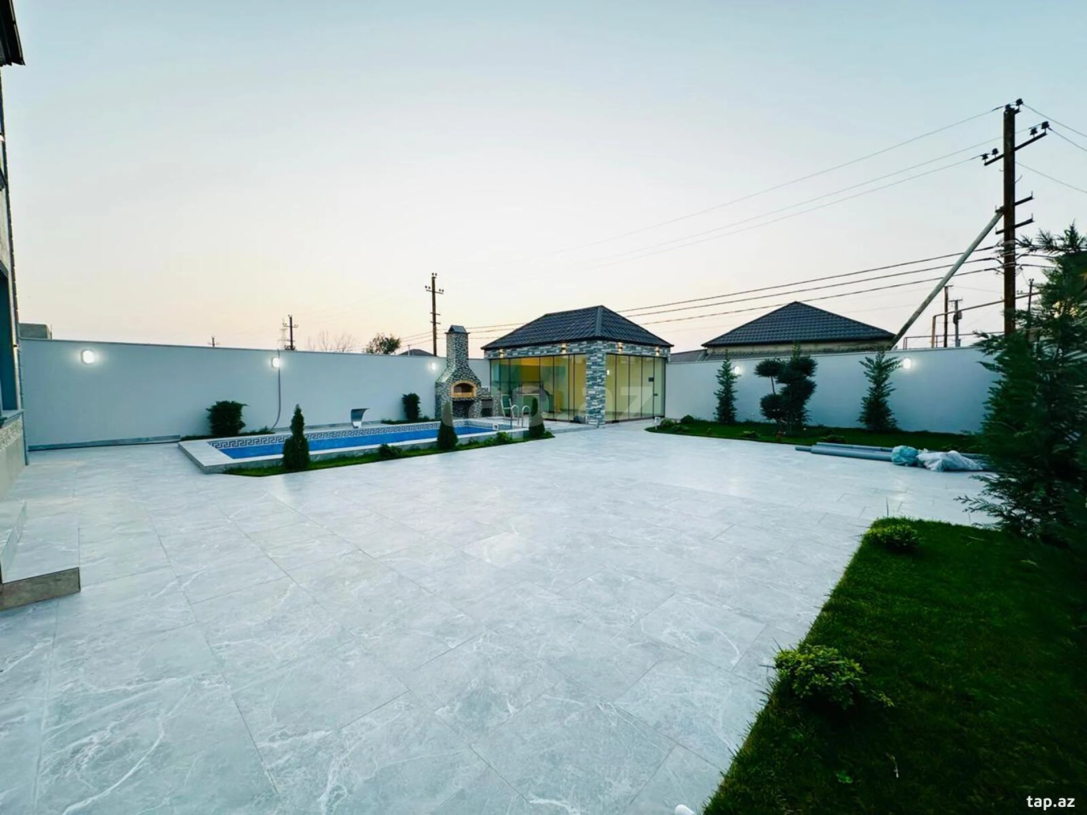 Satılır 6 otaqlı həyət evi