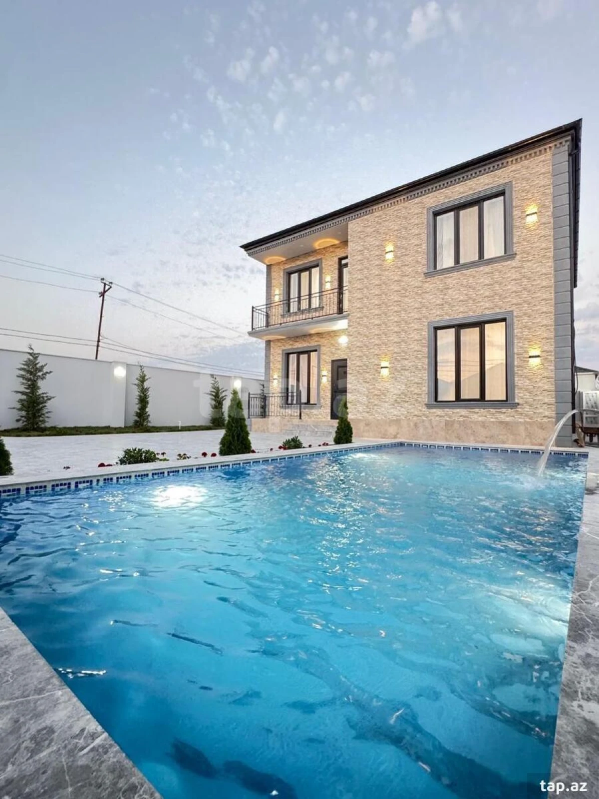 Satılır 6 otaqlı həyət evi