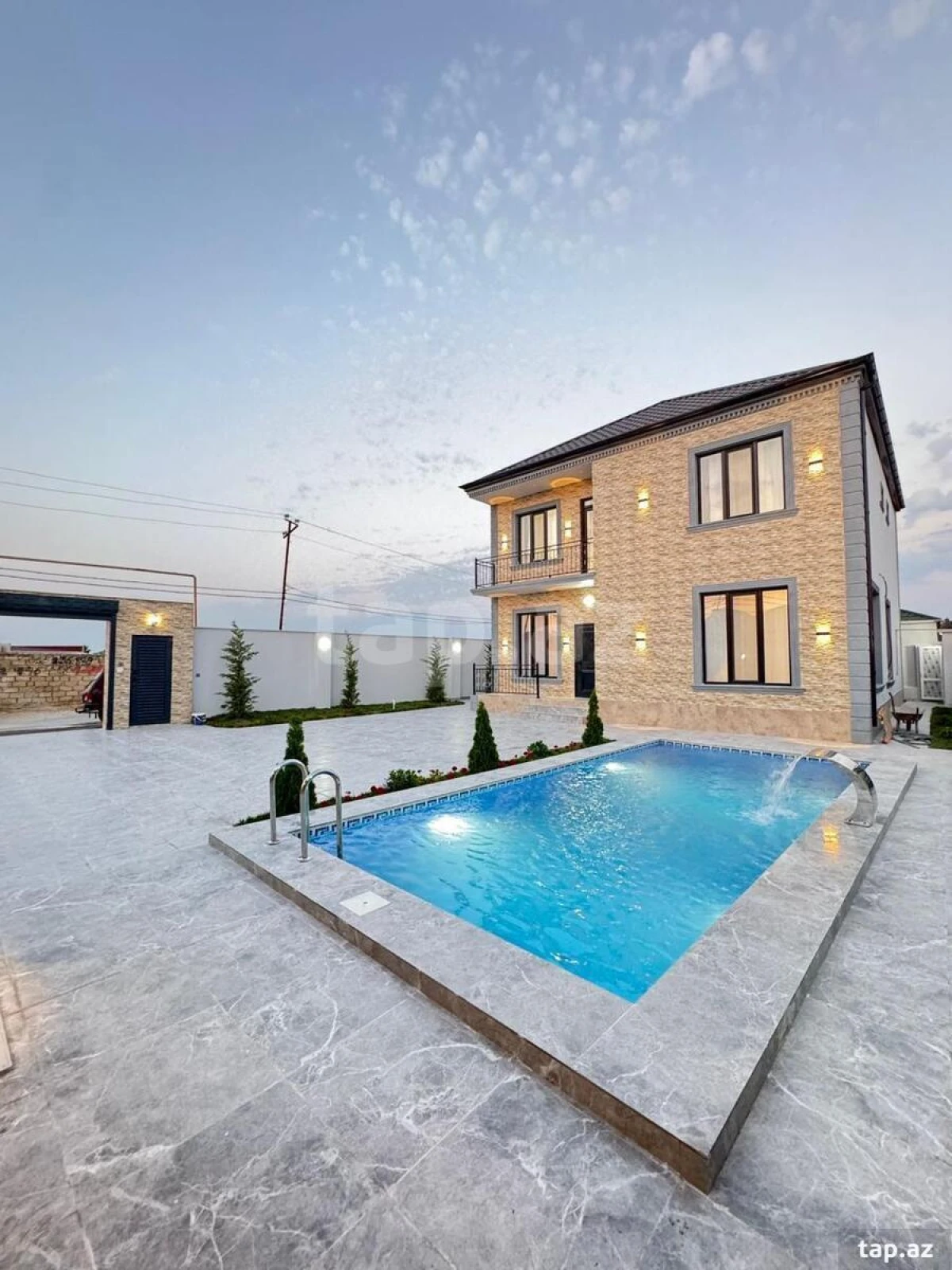 Satılır 6 otaqlı həyət evi