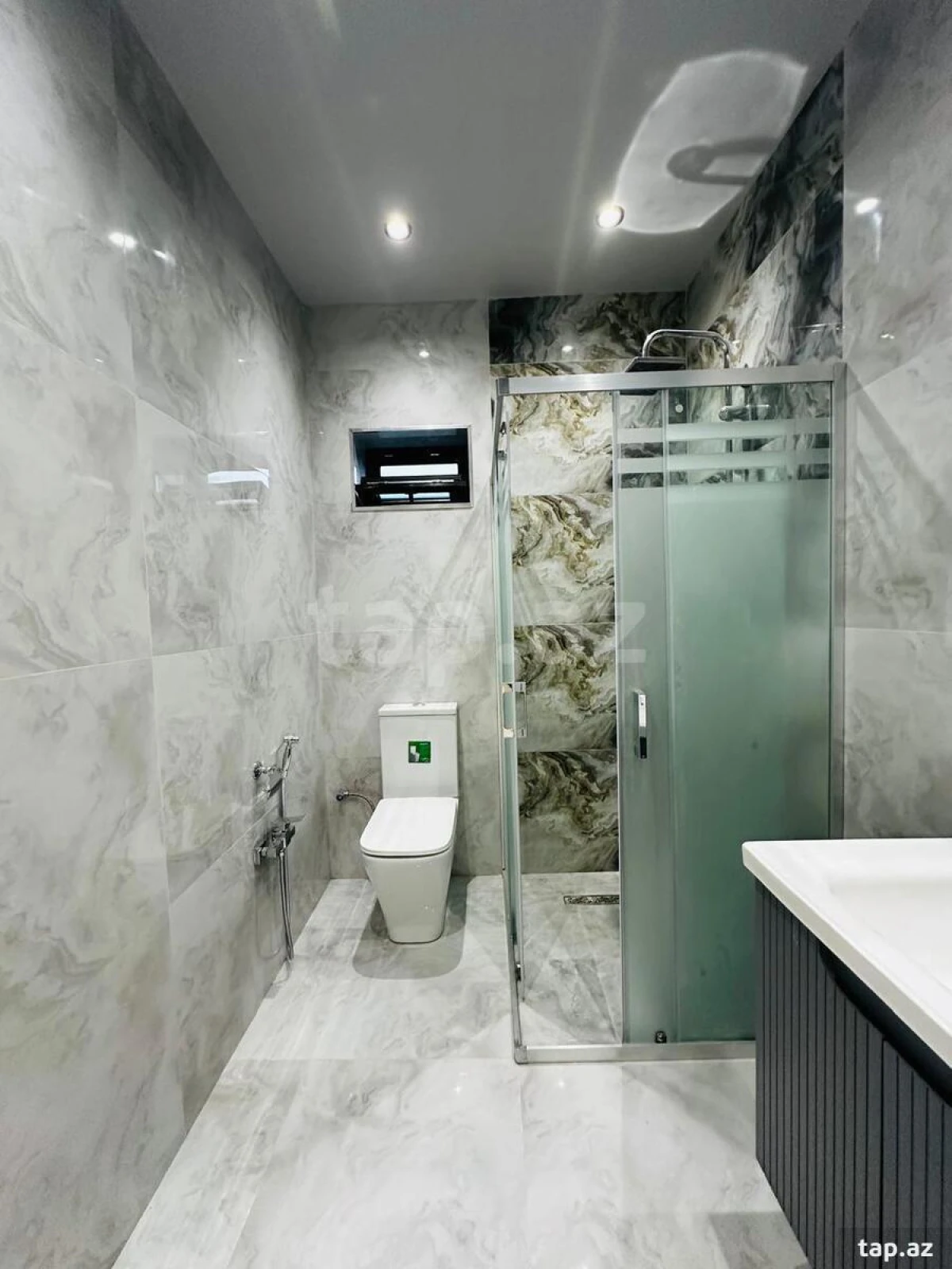 Satılır 6 otaqlı həyət evi