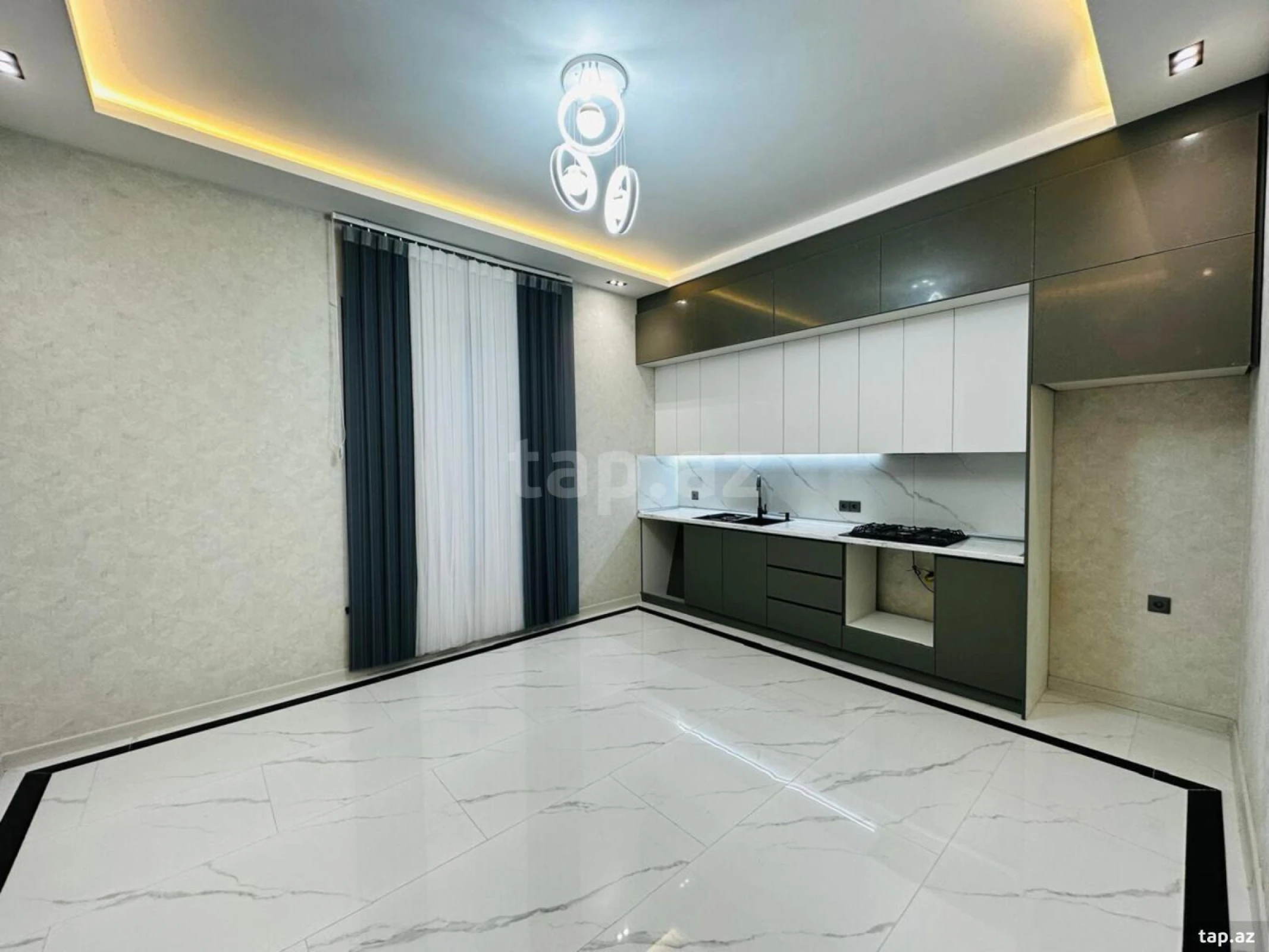 Satılır 6 otaqlı həyət evi