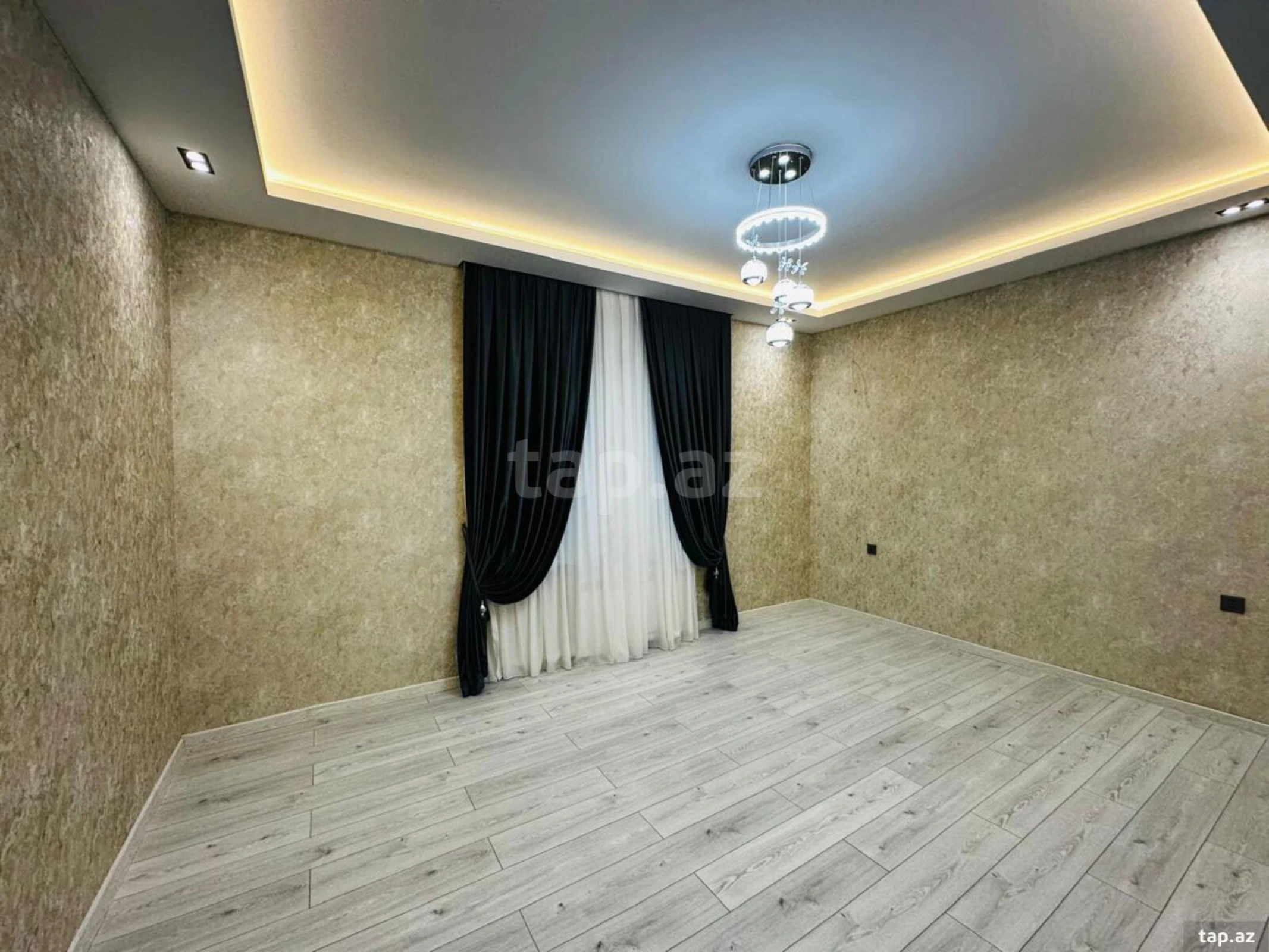 Satılır 6 otaqlı həyət evi