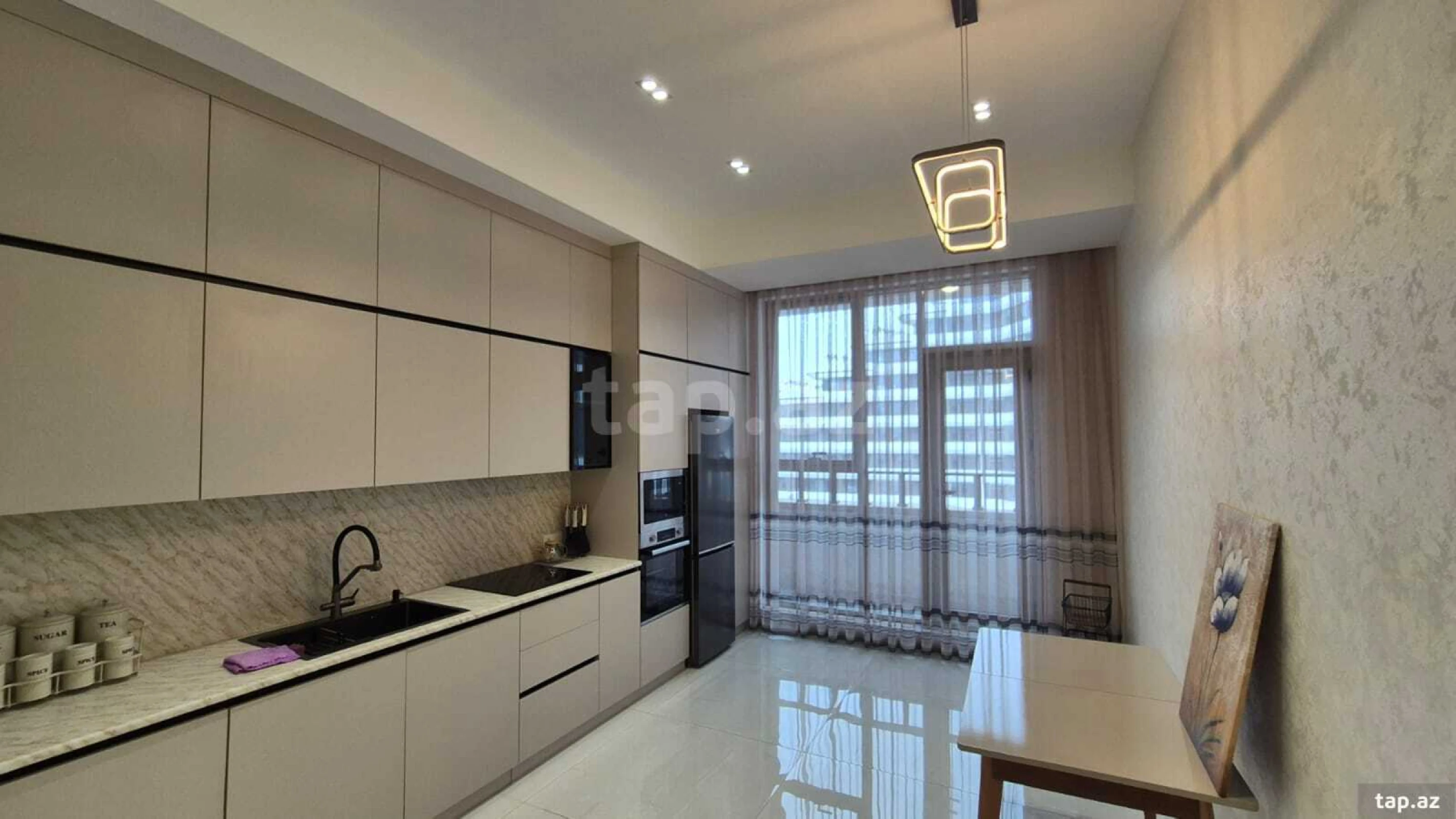 Kirayə verilir 3 otaqlı yeni tikili 138 m²
