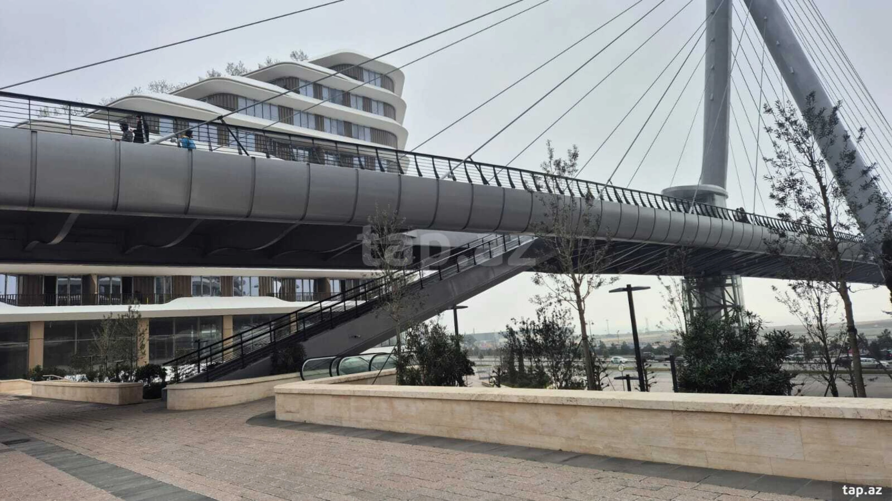 Kirayə verilir 3 otaqlı yeni tikili 138 m²