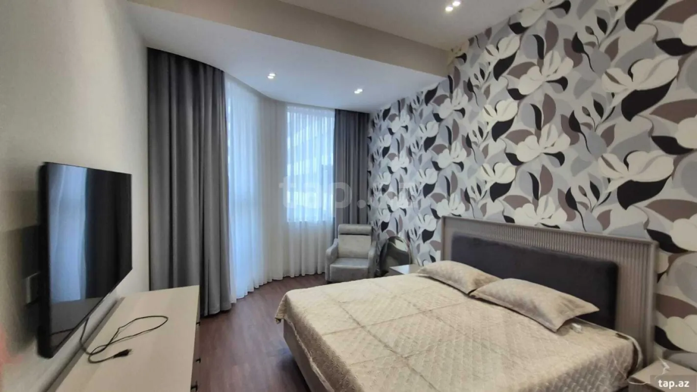 Kirayə verilir 3 otaqlı yeni tikili 138 m²