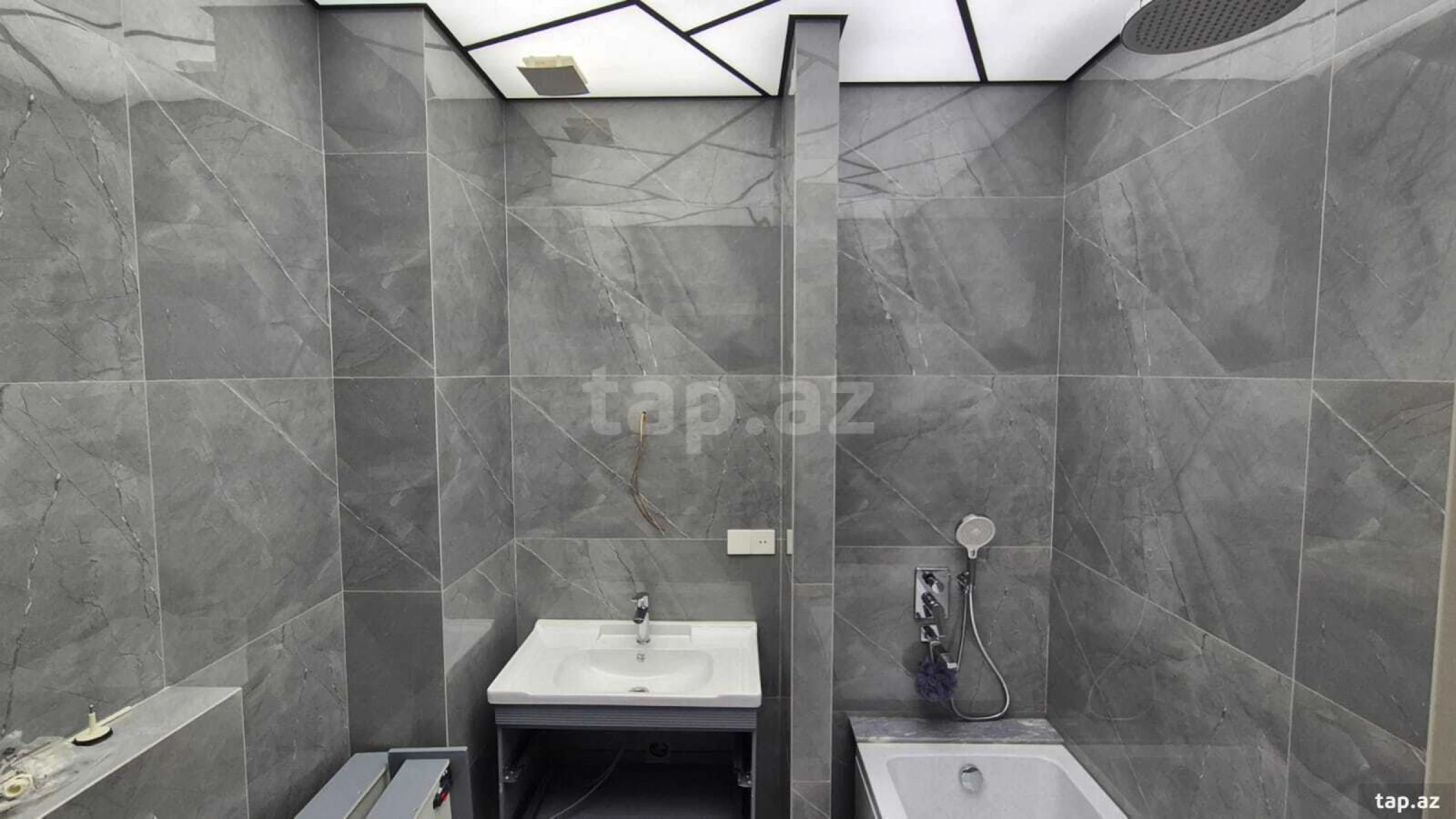 Kirayə verilir 3 otaqlı yeni tikili 138 m²