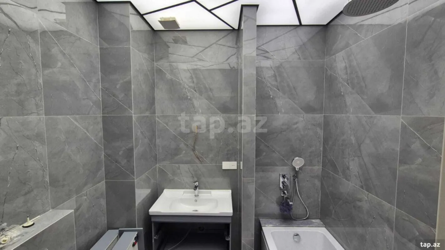 Kirayə verilir 3 otaqlı yeni tikili 138 m²