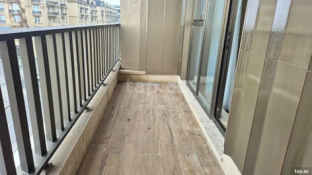 Kirayə verilir 3 otaqlı yeni tikili 138 m²