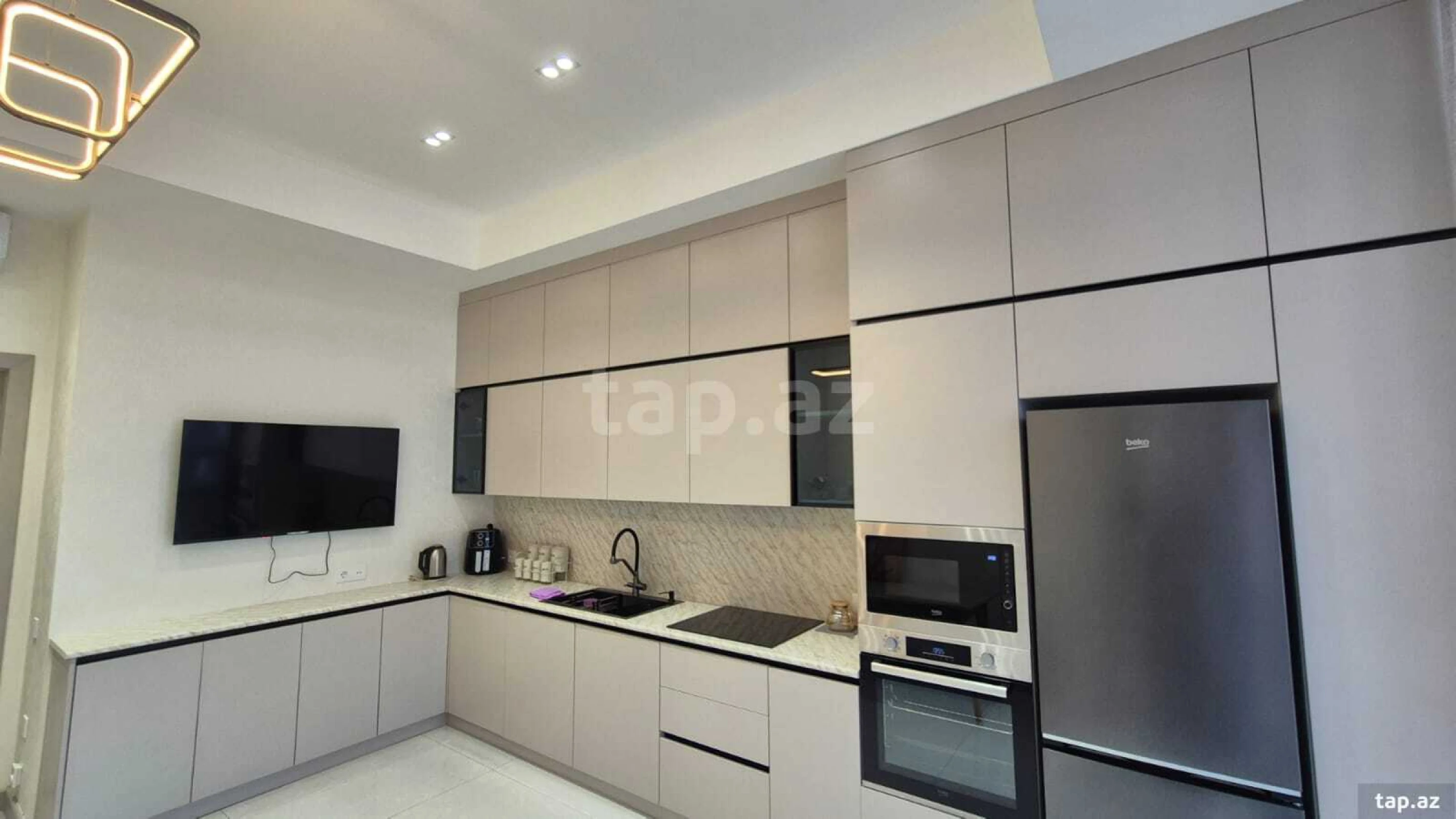 Kirayə verilir 3 otaqlı yeni tikili 138 m²