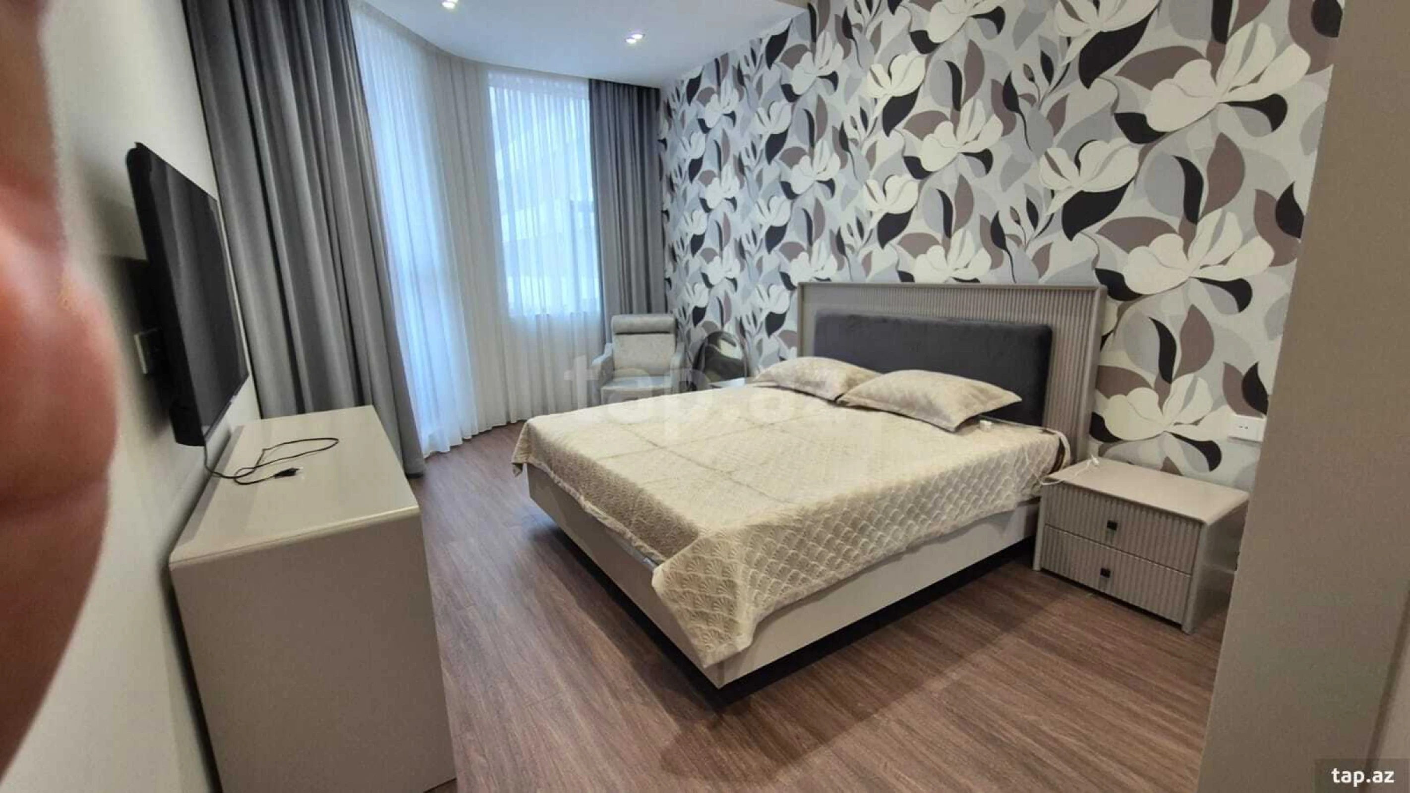 Kirayə verilir 3 otaqlı yeni tikili 138 m²