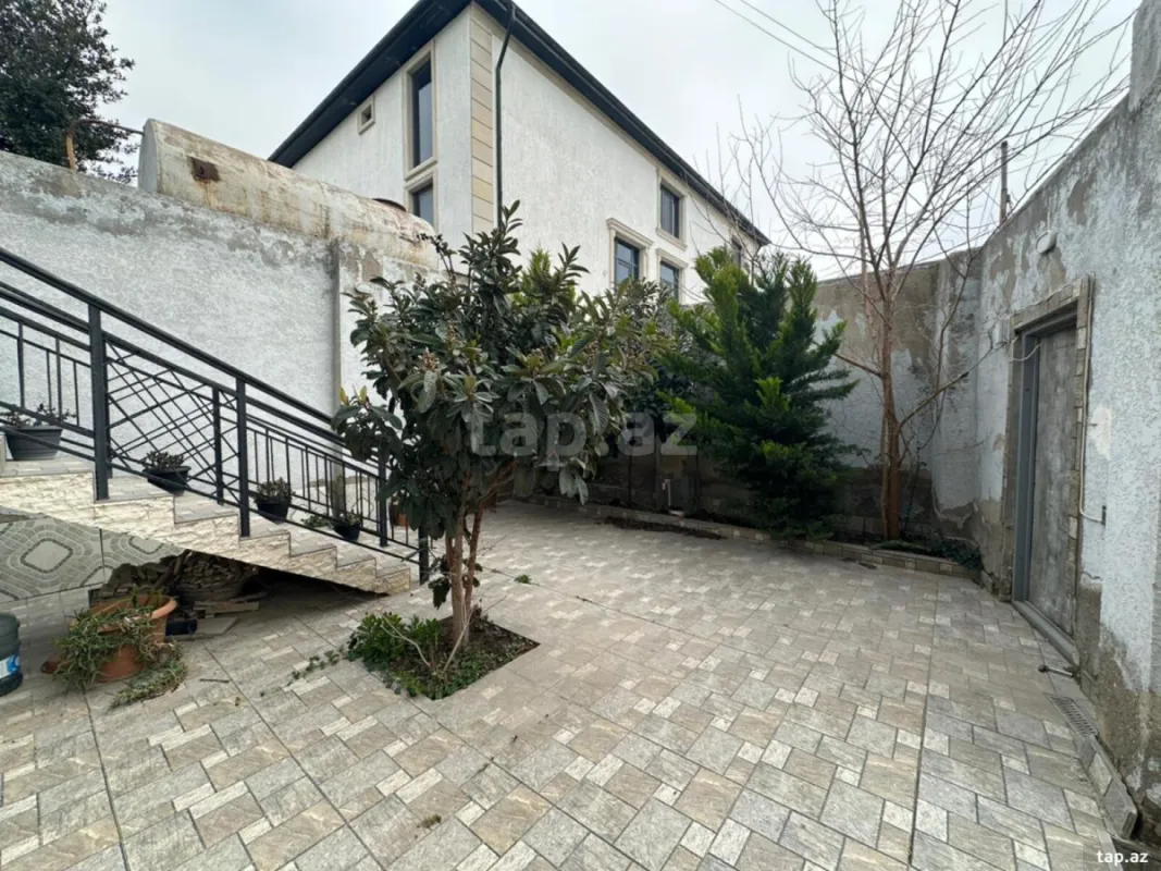 Satılır 13 otaqlı həyət evi 500 m²