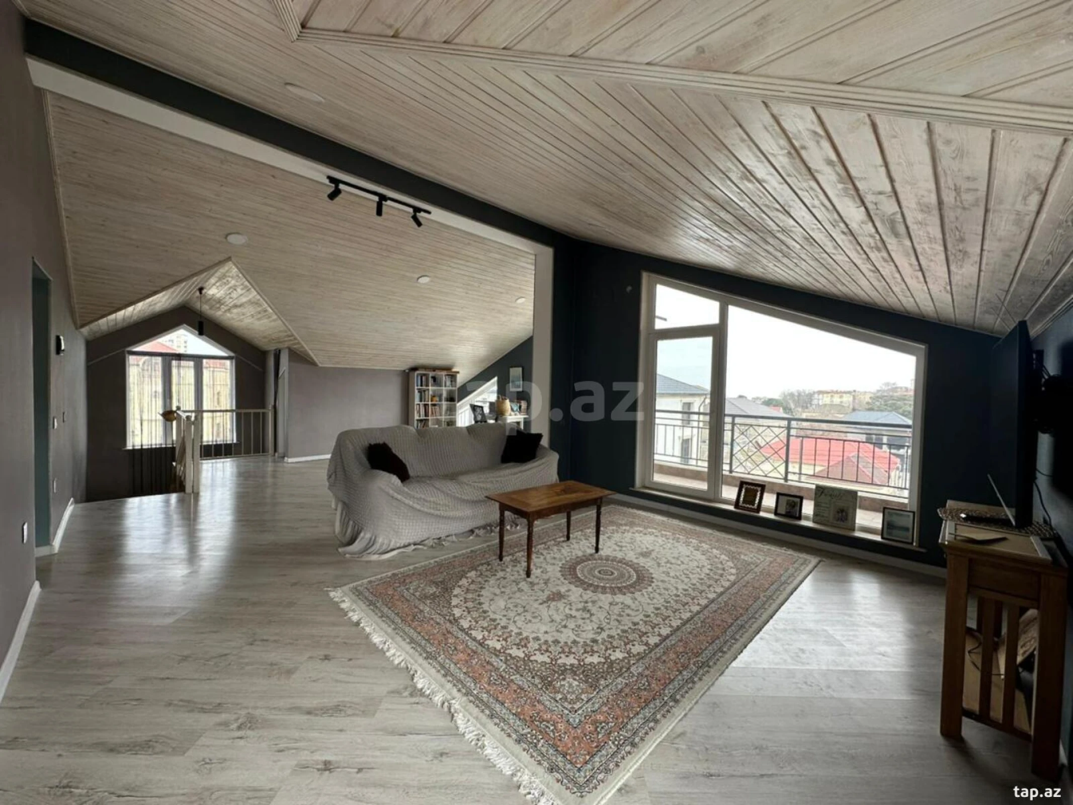 Satılır 13 otaqlı həyət evi 500 m²