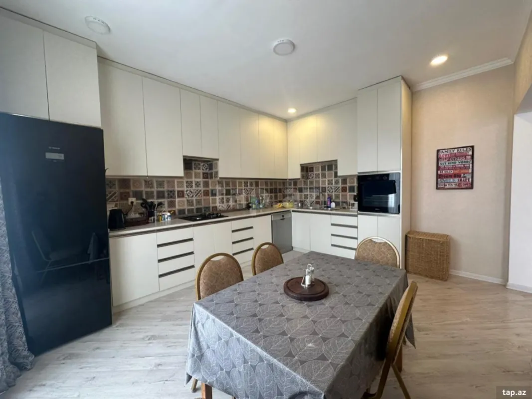 Satılır 13 otaqlı həyət evi 500 m²