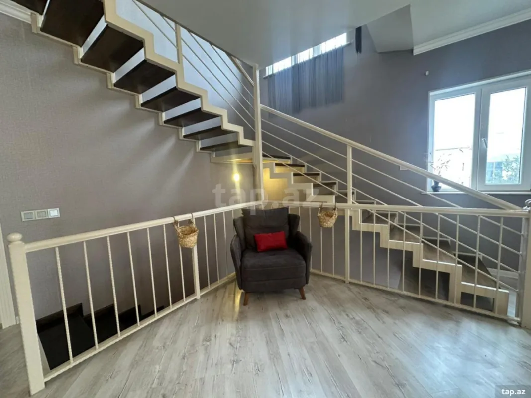 Satılır 13 otaqlı həyət evi 500 m²