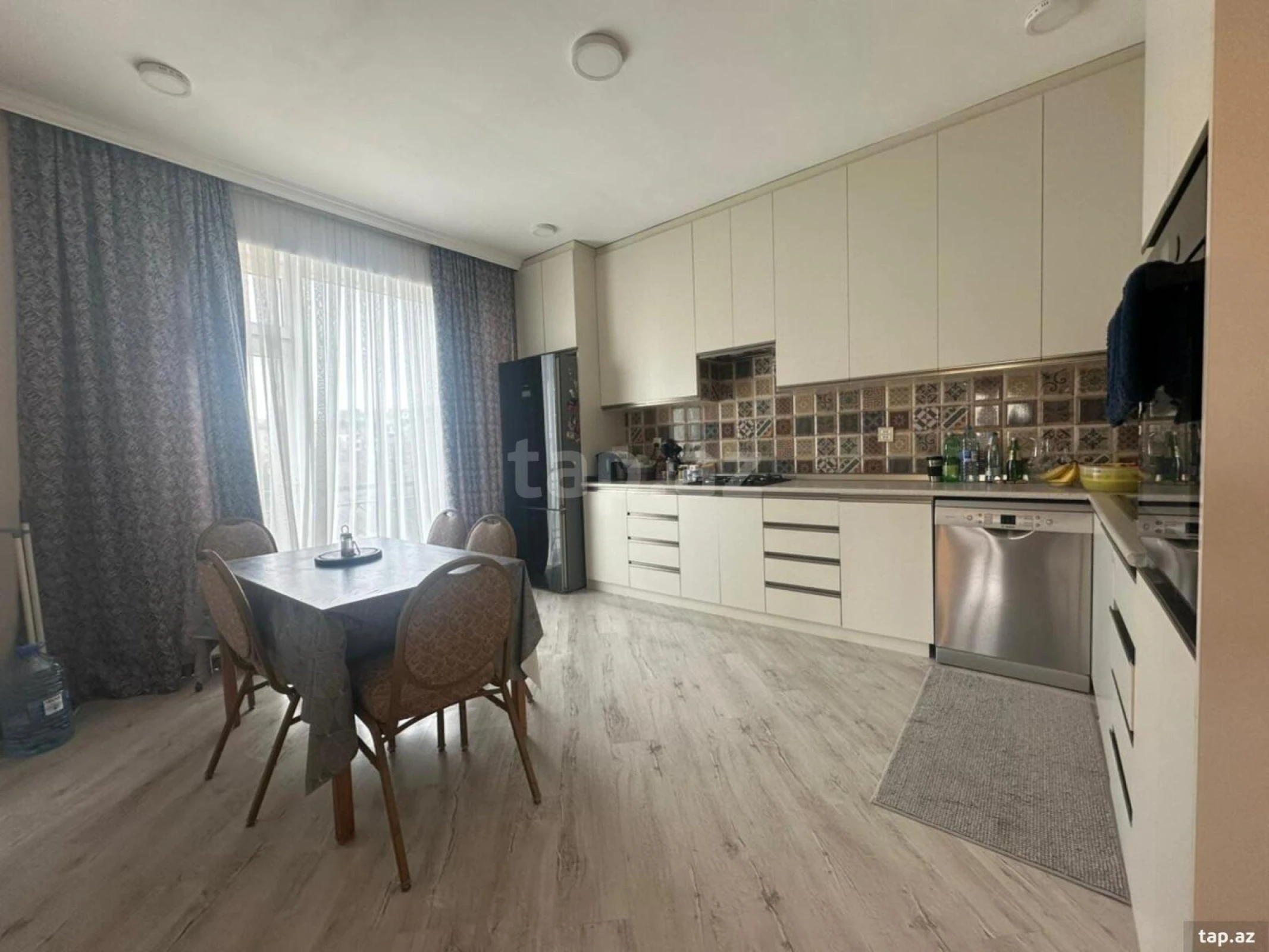 Satılır 13 otaqlı həyət evi 500 m²