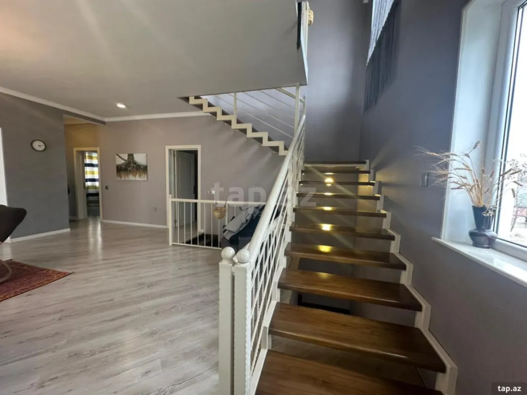 Satılır 13 otaqlı həyət evi 500 m²