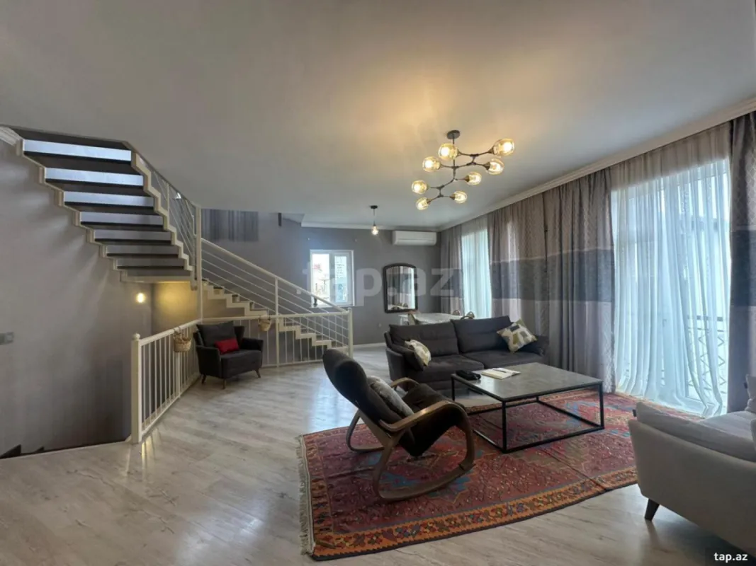 Satılır 13 otaqlı həyət evi 500 m²