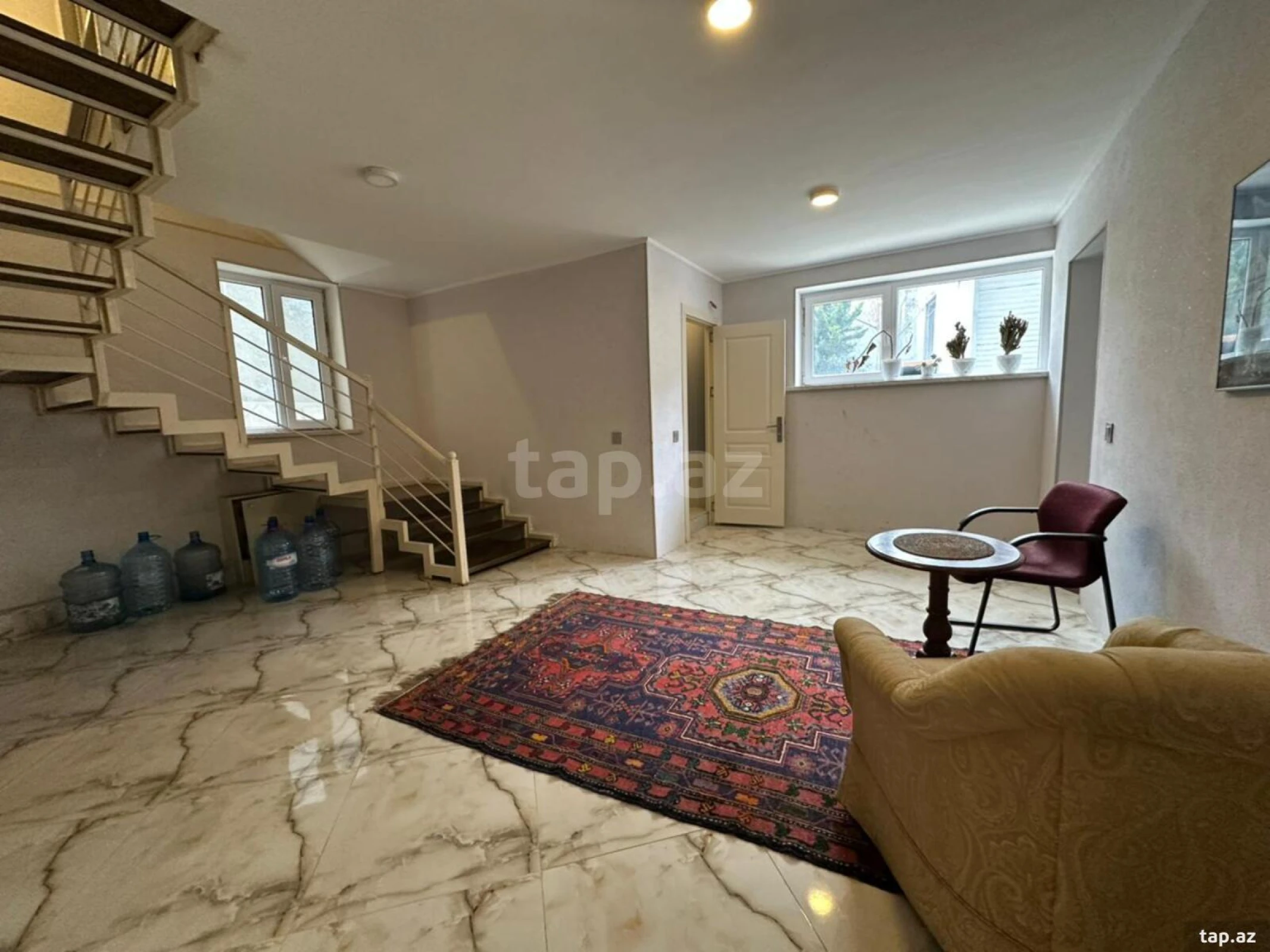 Satılır 13 otaqlı həyət evi 500 m²