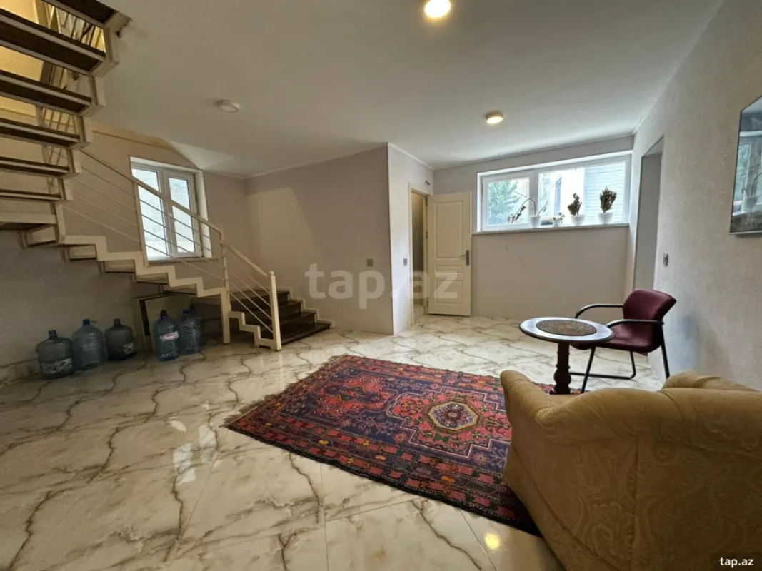 Satılır 13 otaqlı həyət evi 500 m²