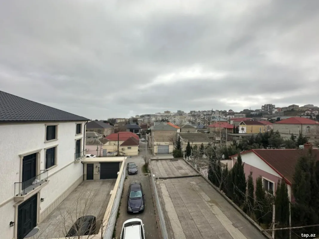 Satılır 13 otaqlı həyət evi 500 m²