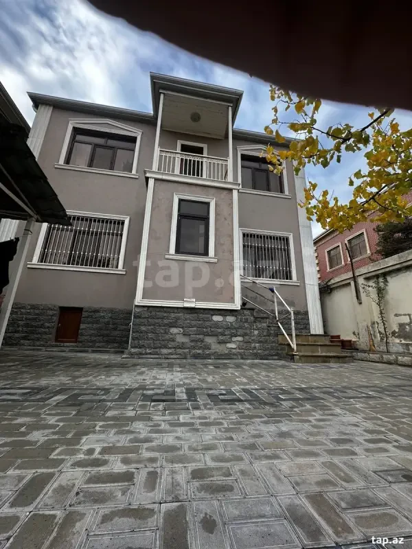 Satılır 5 otaqlı həyət evi 140 m²