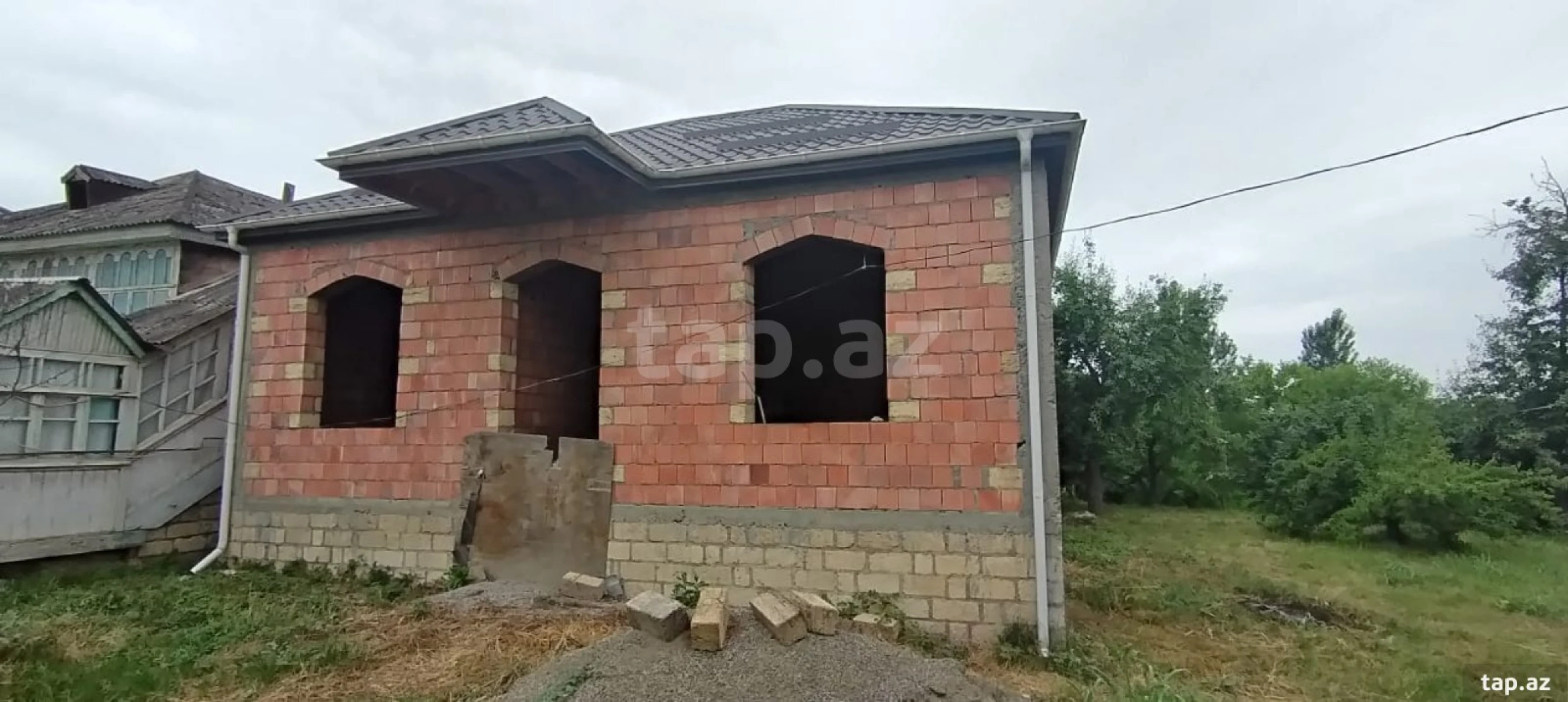 Satılır 4 otaqlı həyət evi