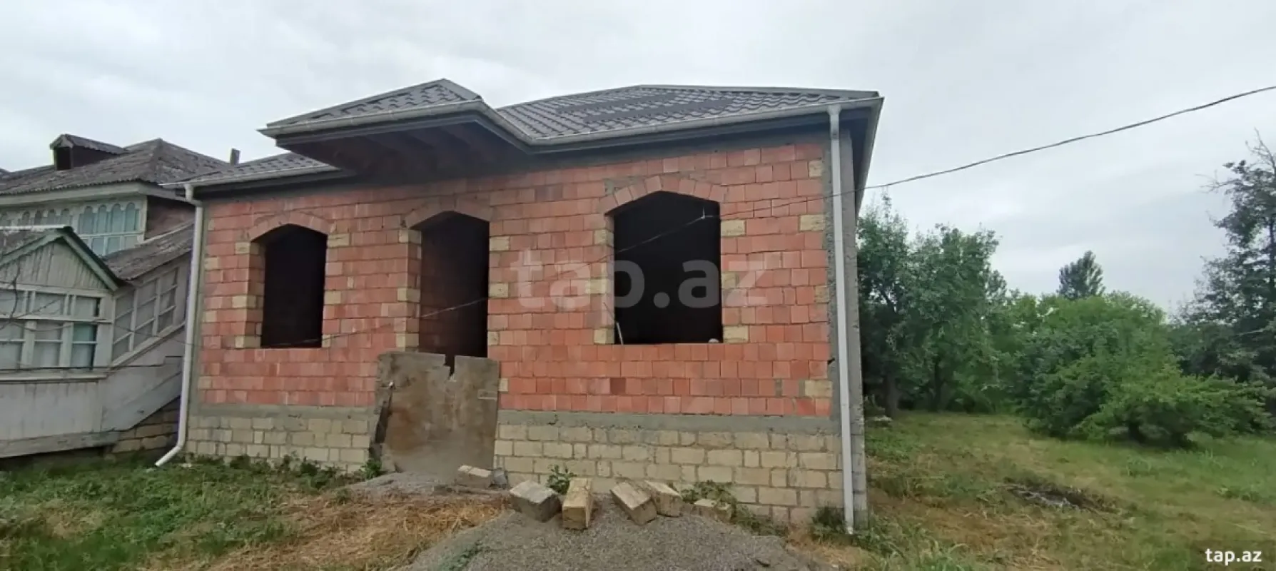 Satılır 4 otaqlı həyət evi