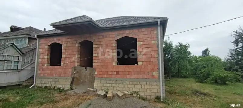 Satılır 4 otaqlı həyət evi