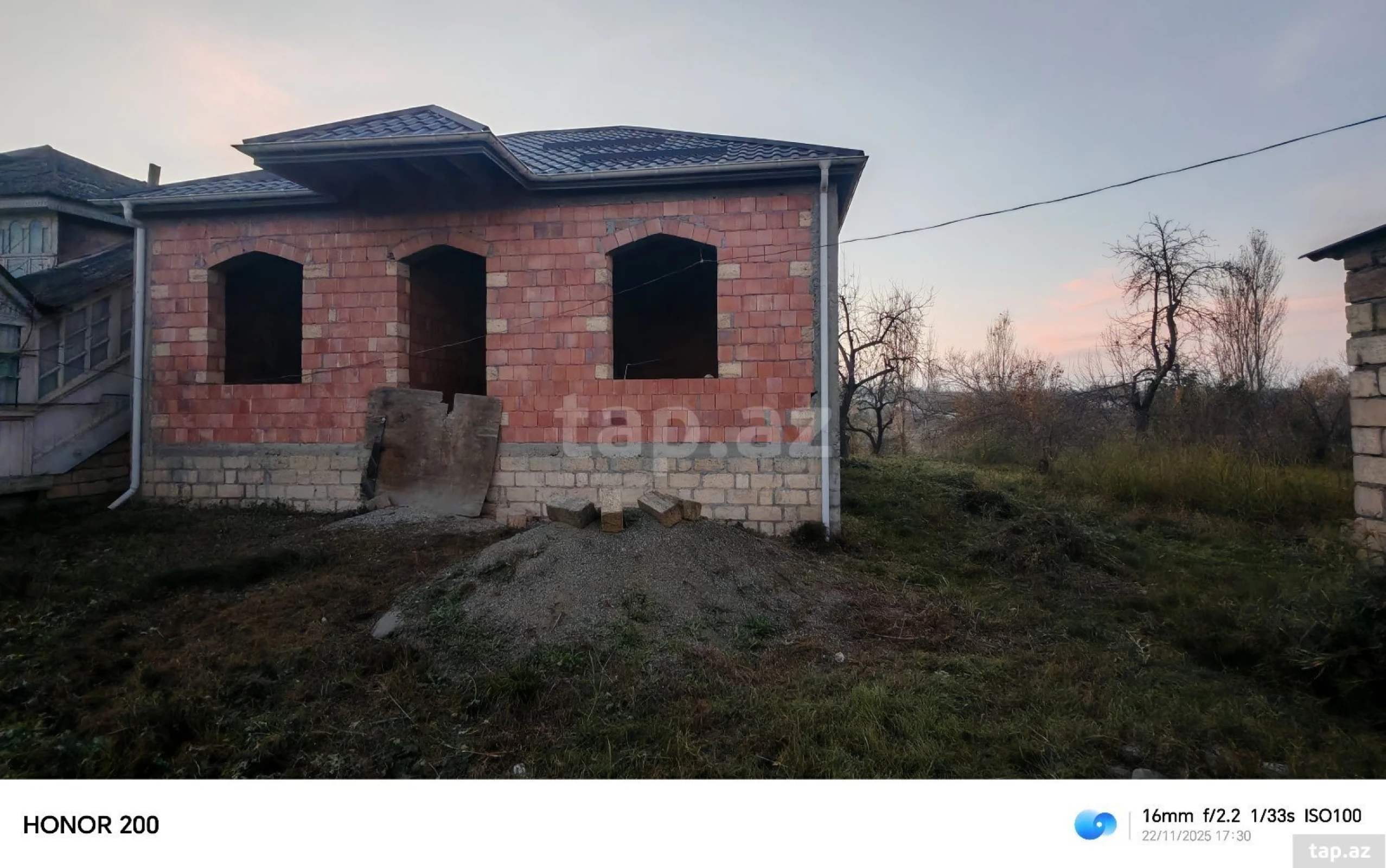 Satılır 4 otaqlı həyət evi