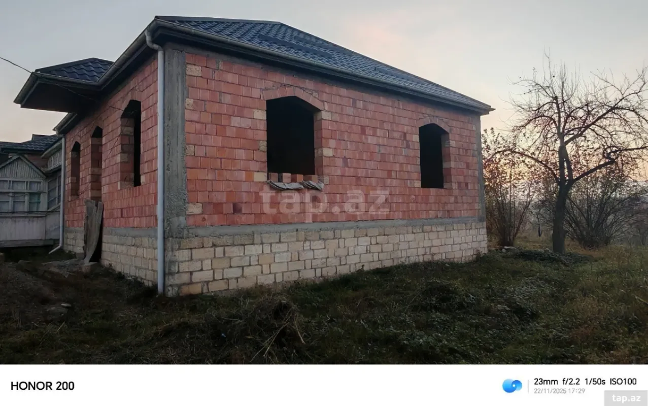 Satılır 4 otaqlı həyət evi