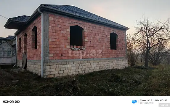 Satılır 4 otaqlı həyət evi