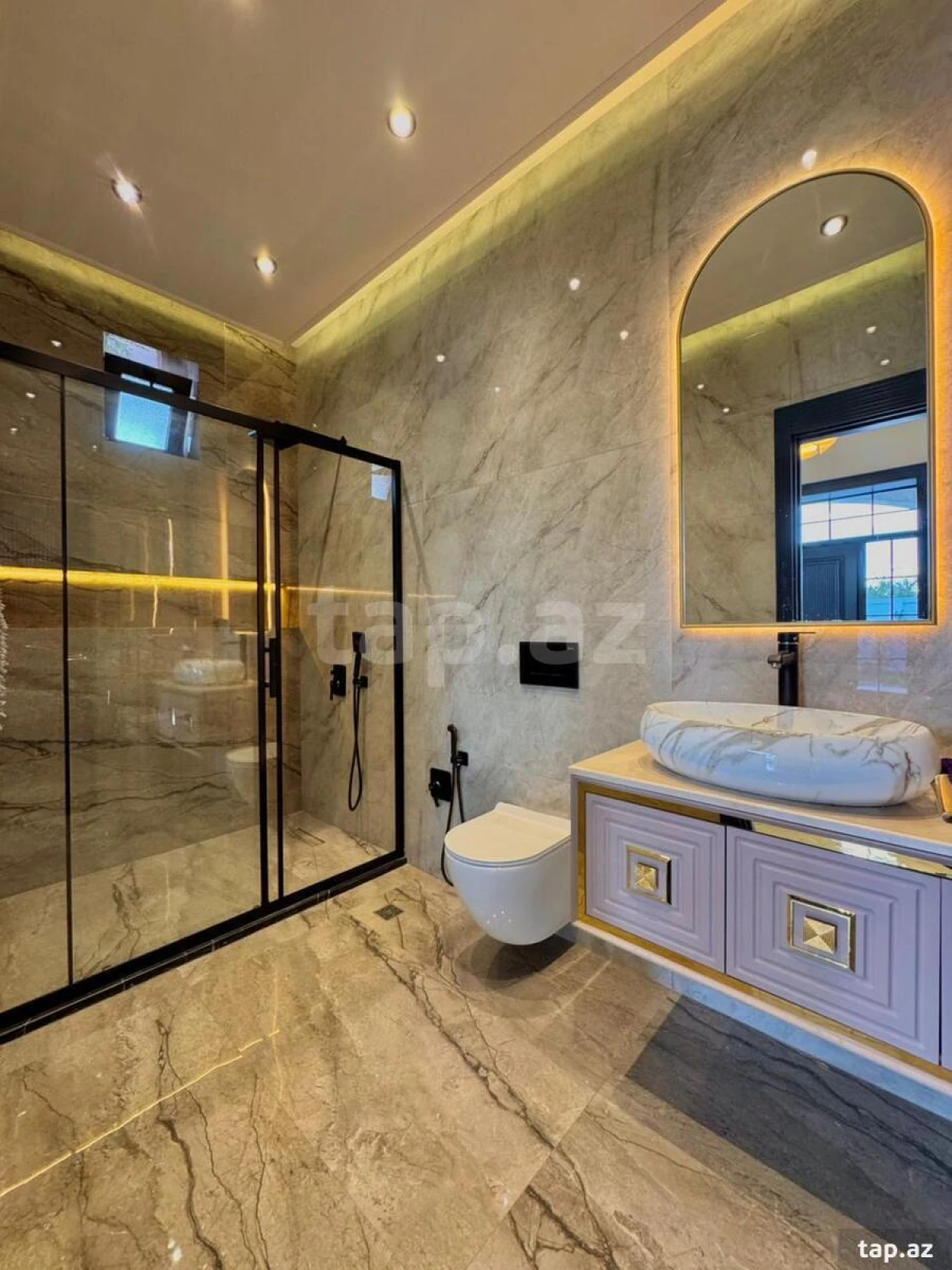 Satılır 6 otaqlı həyət evi