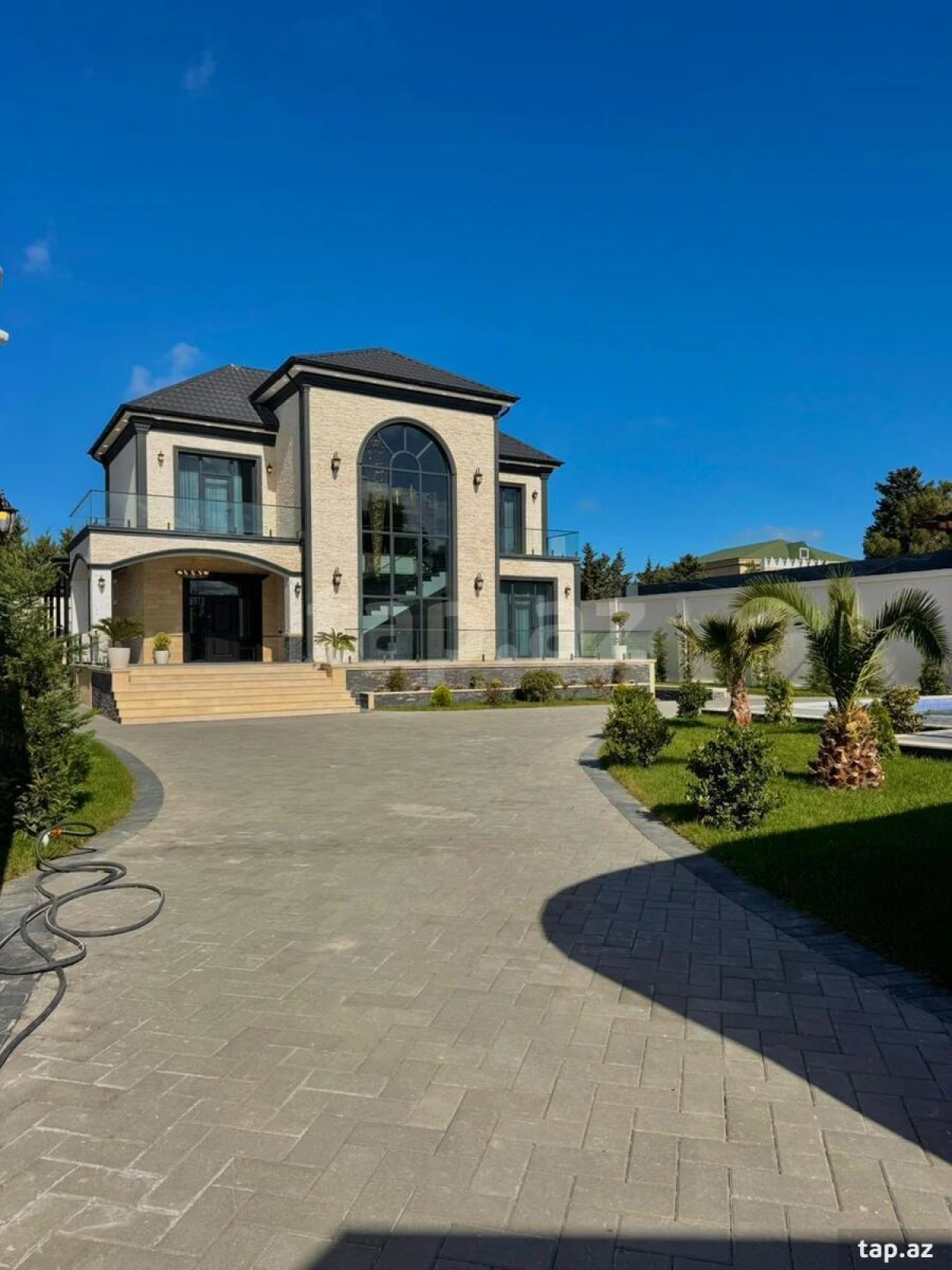 Satılır 6 otaqlı həyət evi