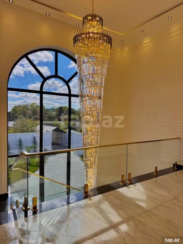 Satılır 6 otaqlı həyət evi