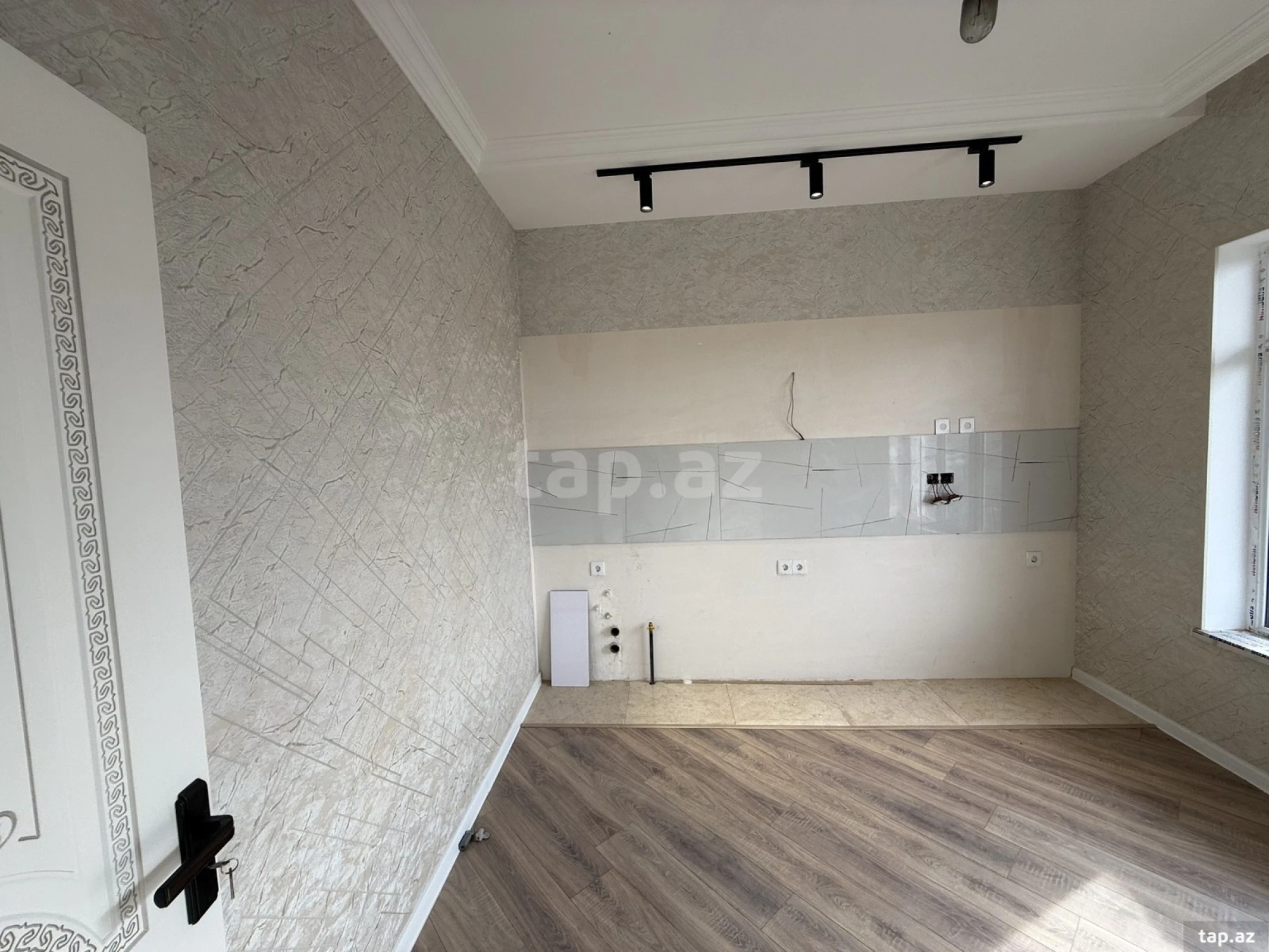 Satılır 5 otaqlı həyət evi