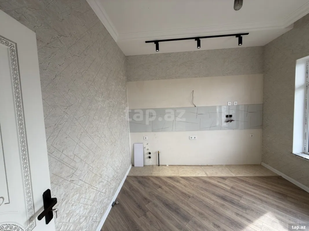 Satılır 5 otaqlı həyət evi