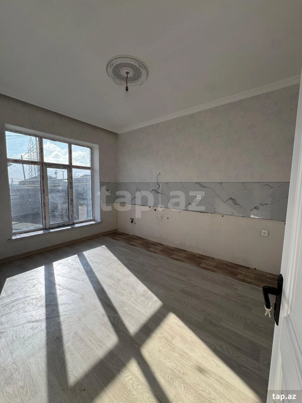 Satılır 4 otaqlı həyət evi