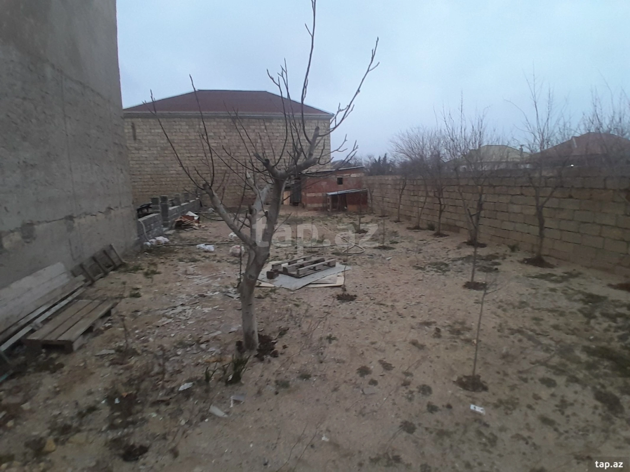 Satılır 4 otaqlı həyət evi