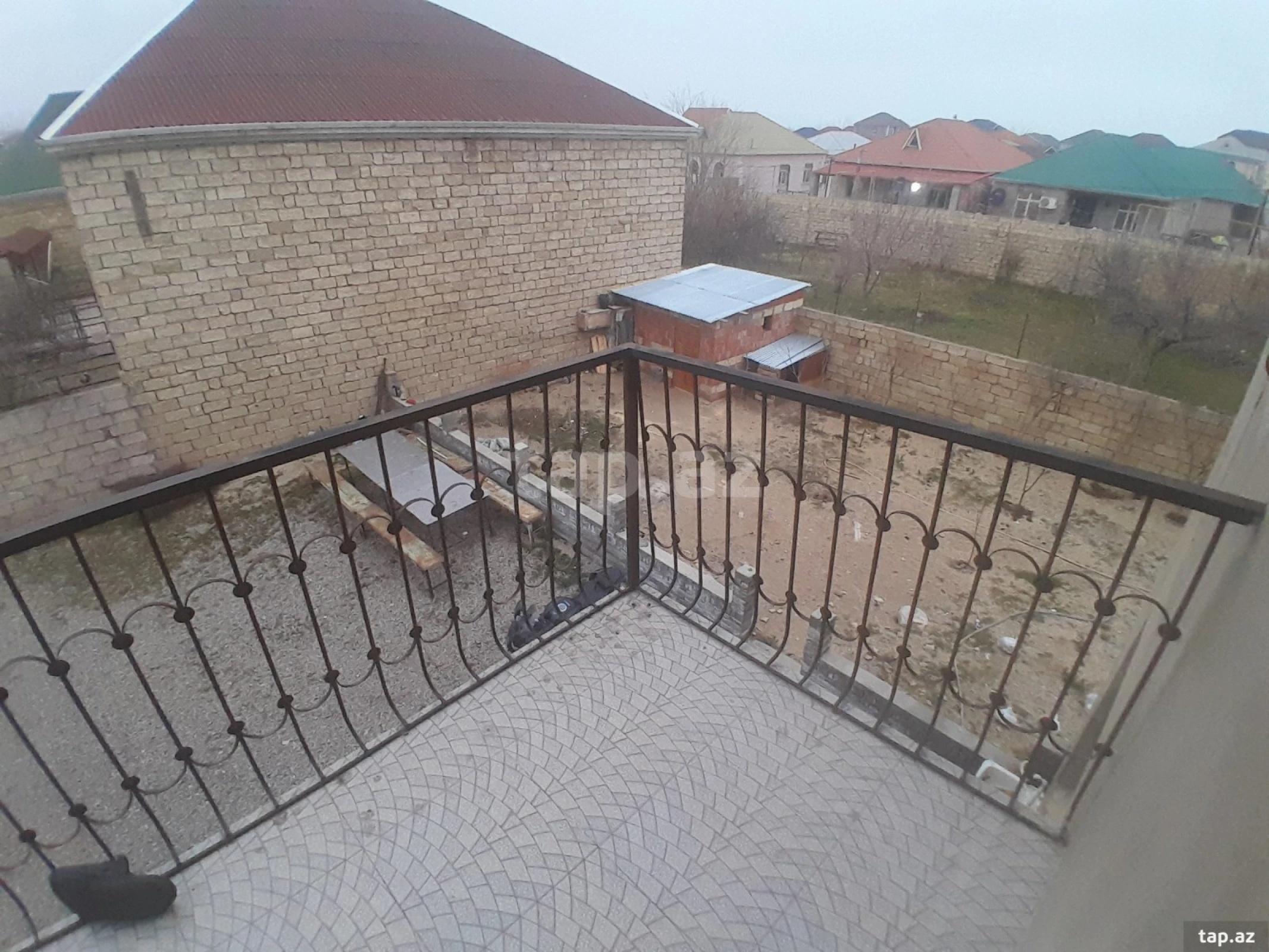 Satılır 4 otaqlı həyət evi