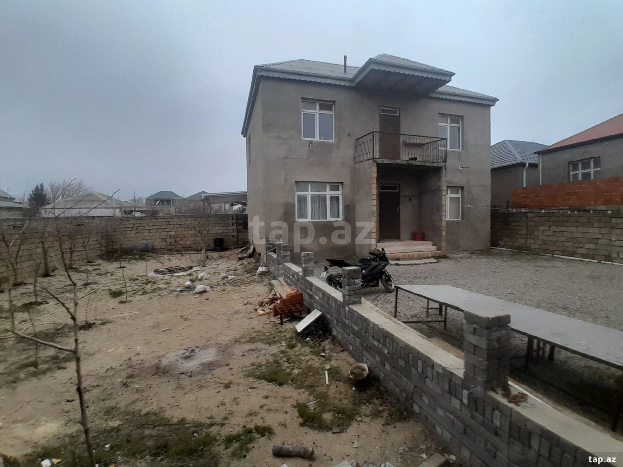 Satılır 4 otaqlı həyət evi