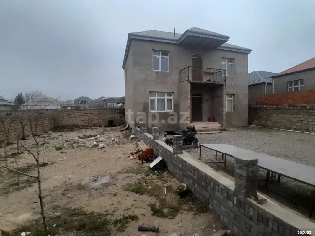 Satılır 4 otaqlı həyət evi