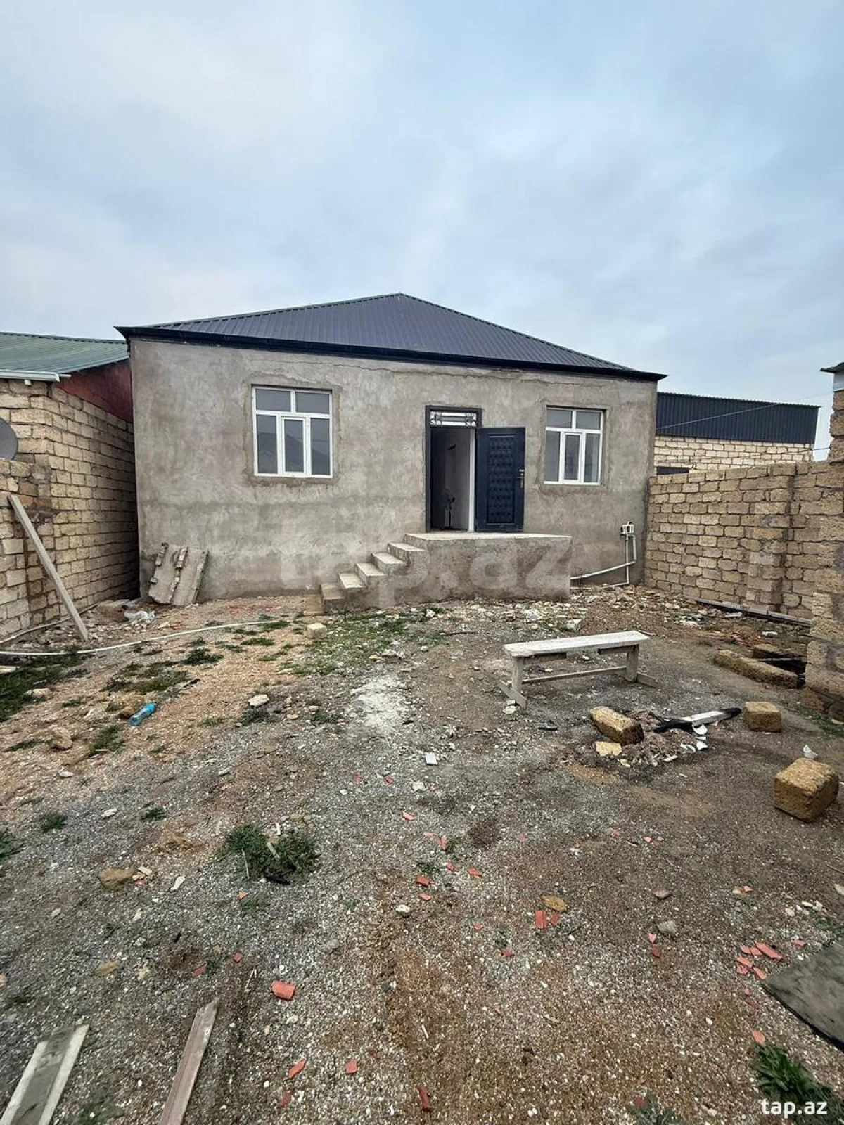 Satılır 4 otaqlı həyət evi