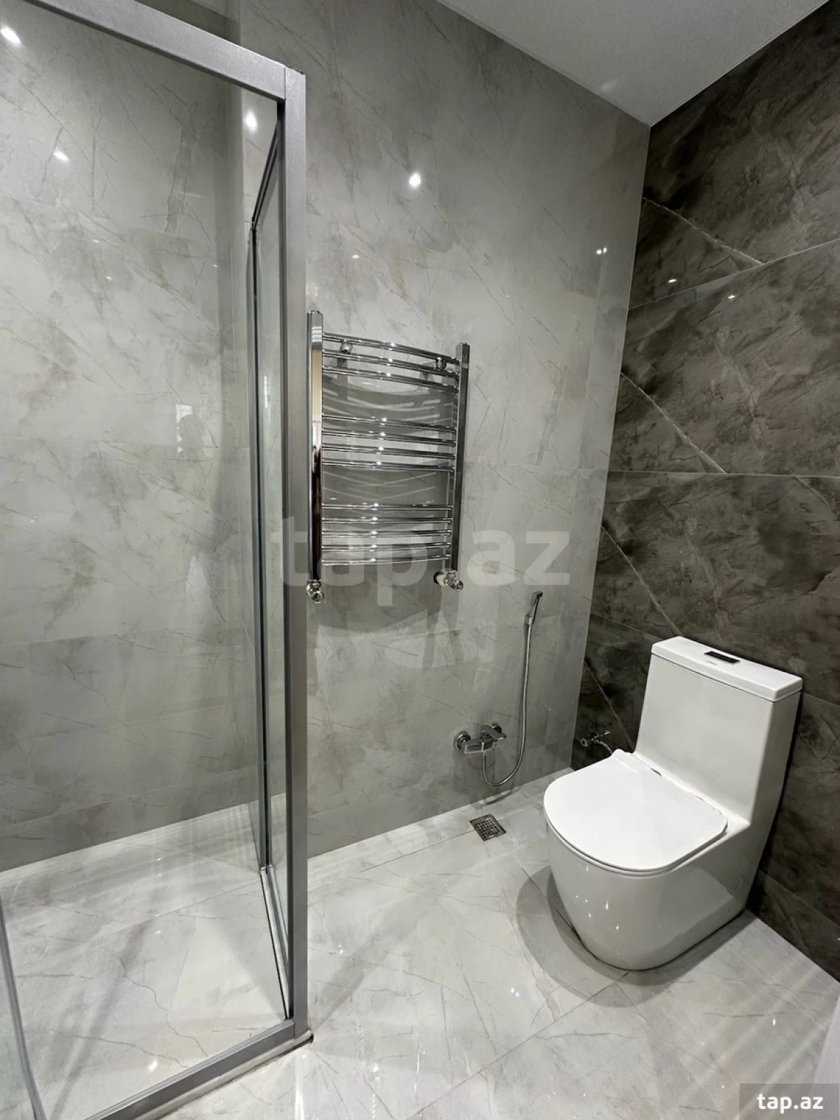 Satılır 3 otaqlı yeni tikili 70 m²